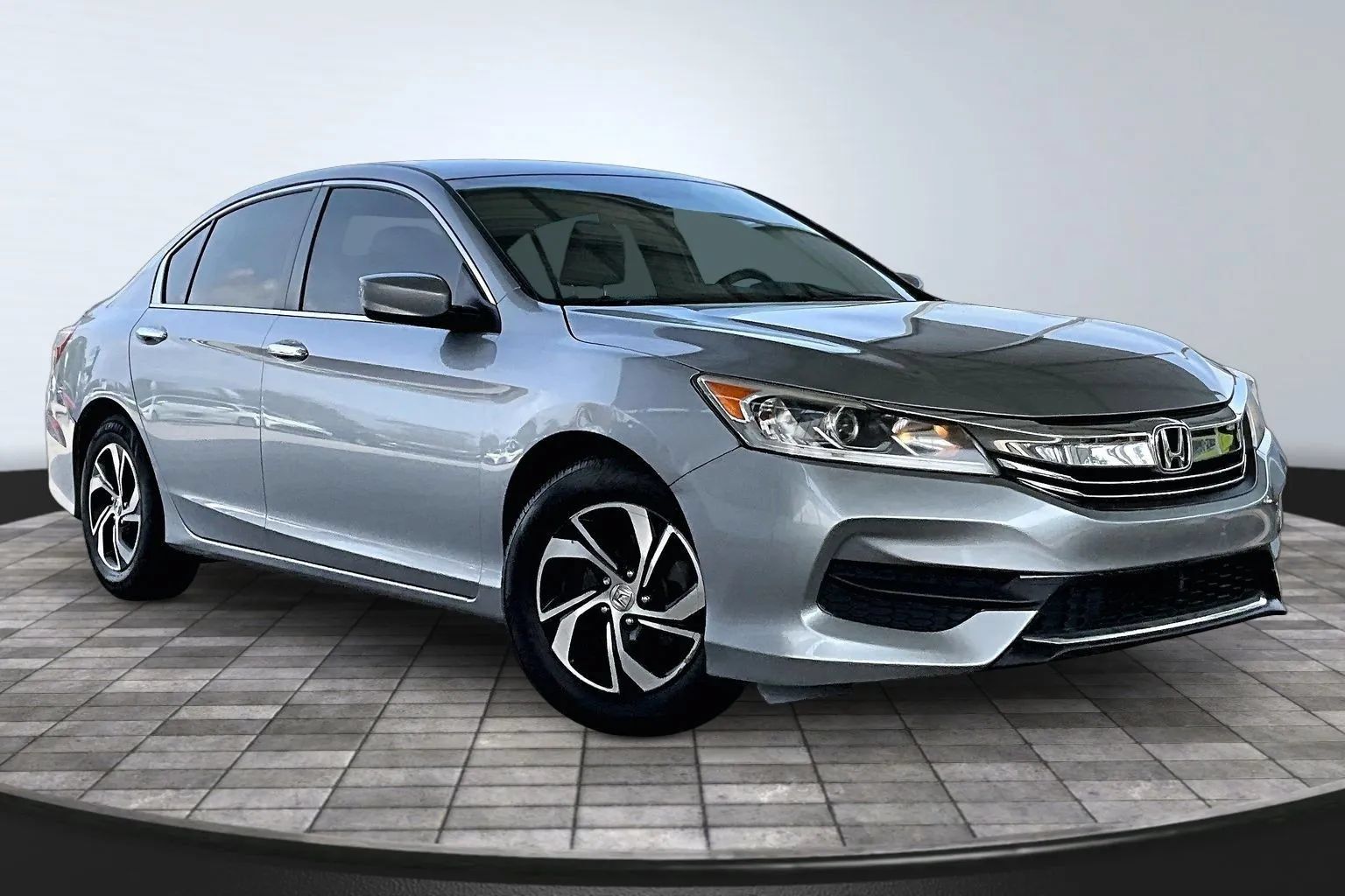 Used 2016 Honda Accord LX image 3