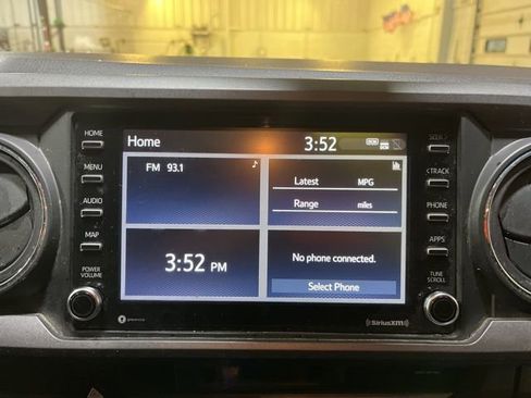 Used 2023 Toyota Tacoma TRD Sport w/ Technology Package image 21