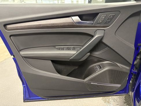 Used 2024 Audi Q5 e Premium Plus w/ Premium Plus Package image 8