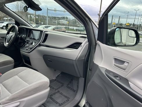 Certified 2020 Toyota Sienna L image 15
