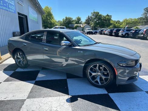 Used 2017 Dodge Charger SXT w/ Premium Group RWD image 4
