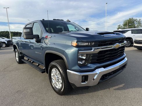 Used 2025 Chevrolet Silverado 2500 LT w/ Convenience Package AWD/4WD image 10