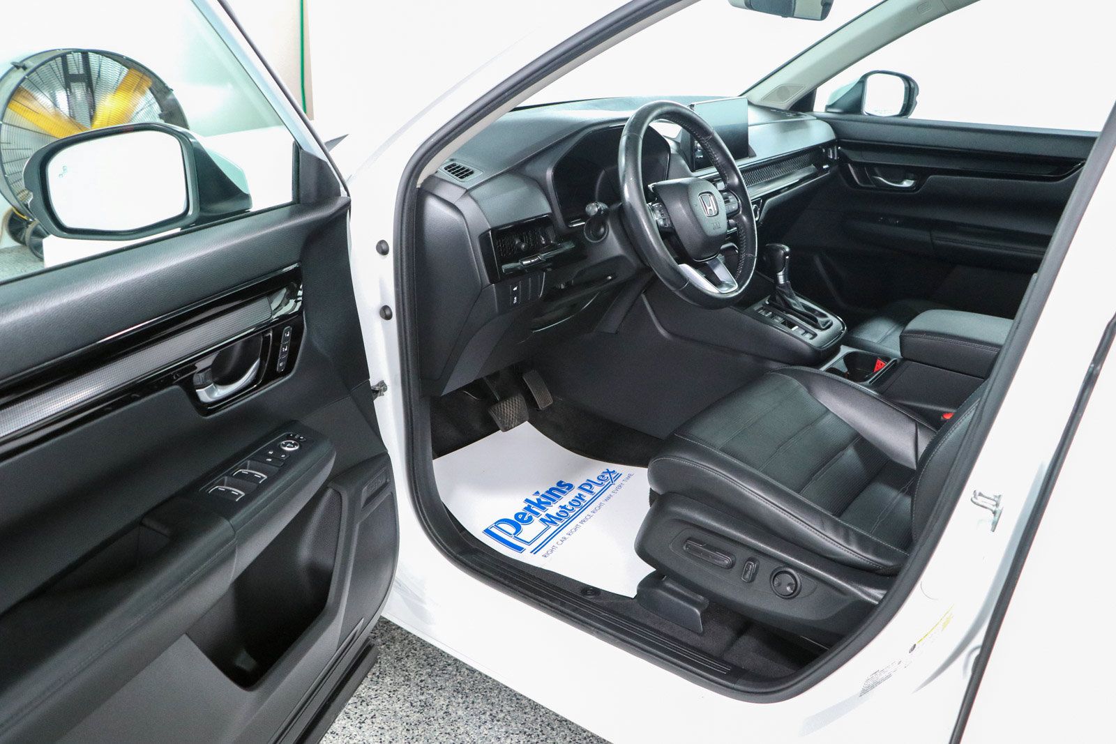 Used 2024 Honda CR-V EX-L image 3