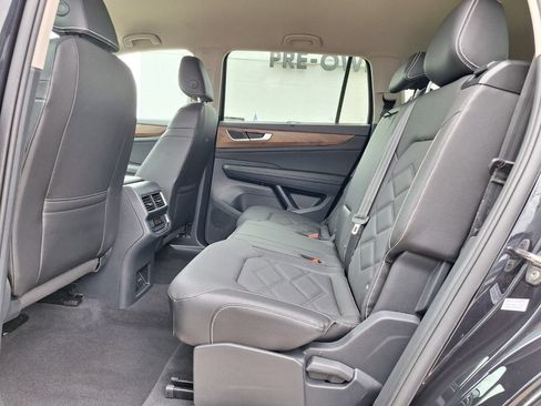 Used 2025 Volkswagen Atlas SE FWD image 12