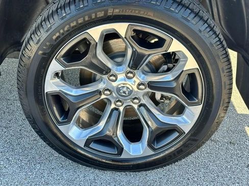 Used 2024 RAM 1500 Limited AWD/4WD image 8