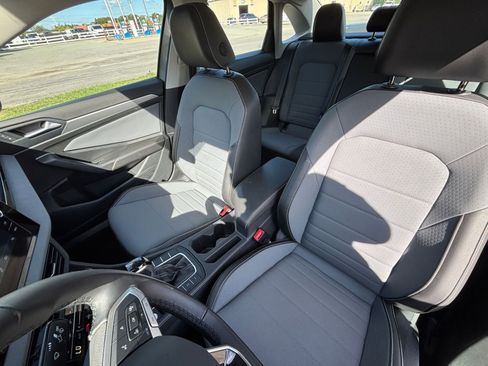 Used 2025 Volkswagen Jetta SE image 35
