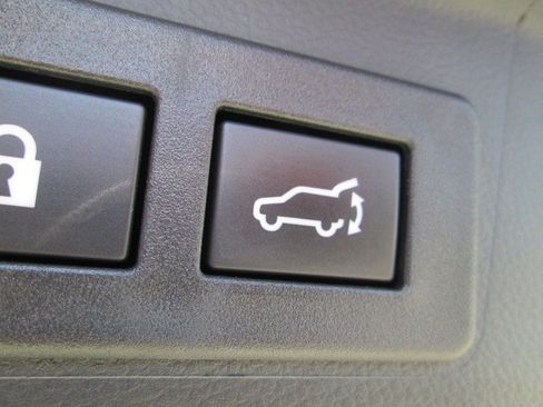 Used 2023 Subaru Outback Premium AWD/4WD image 12