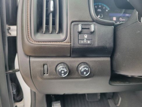 Used 2022 GMC Canyon AT4 w/ Driver Alert Package AWD/4WD image 13