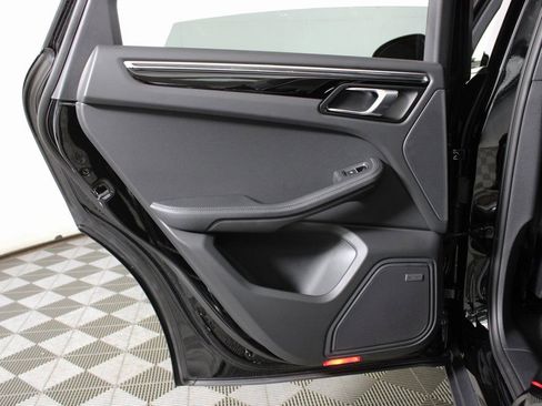 Certified 2026 Porsche Macan AWD/4WD image 33