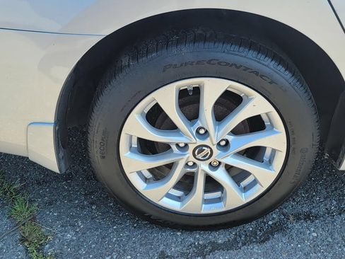 Used 2016 Nissan Sentra SV w/ Style Package FWD image 10