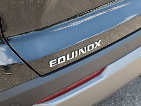 Used 2025 Chevrolet Equinox LT FWD image 27