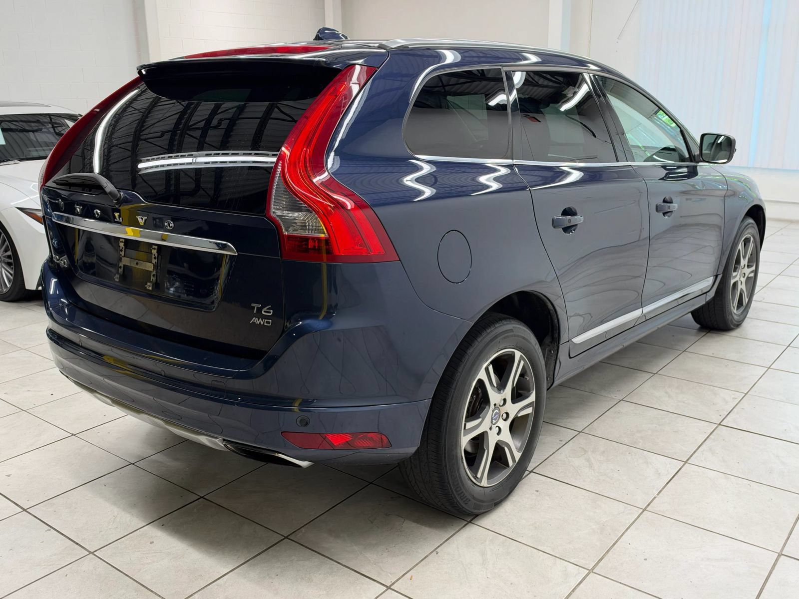 Used 2015 Volvo XC60 T6 AWD/4WD image 9
