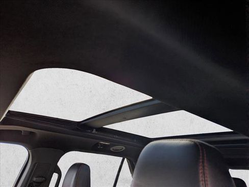 Used 2023 Ford Explorer ST-Line w/ Class IV Trailer Tow Package image 17