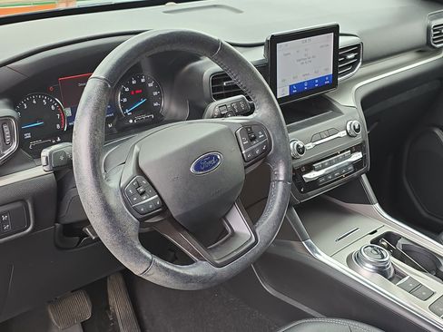Used 2020 Ford Explorer XLT w/ Equipment Group 202A image 14