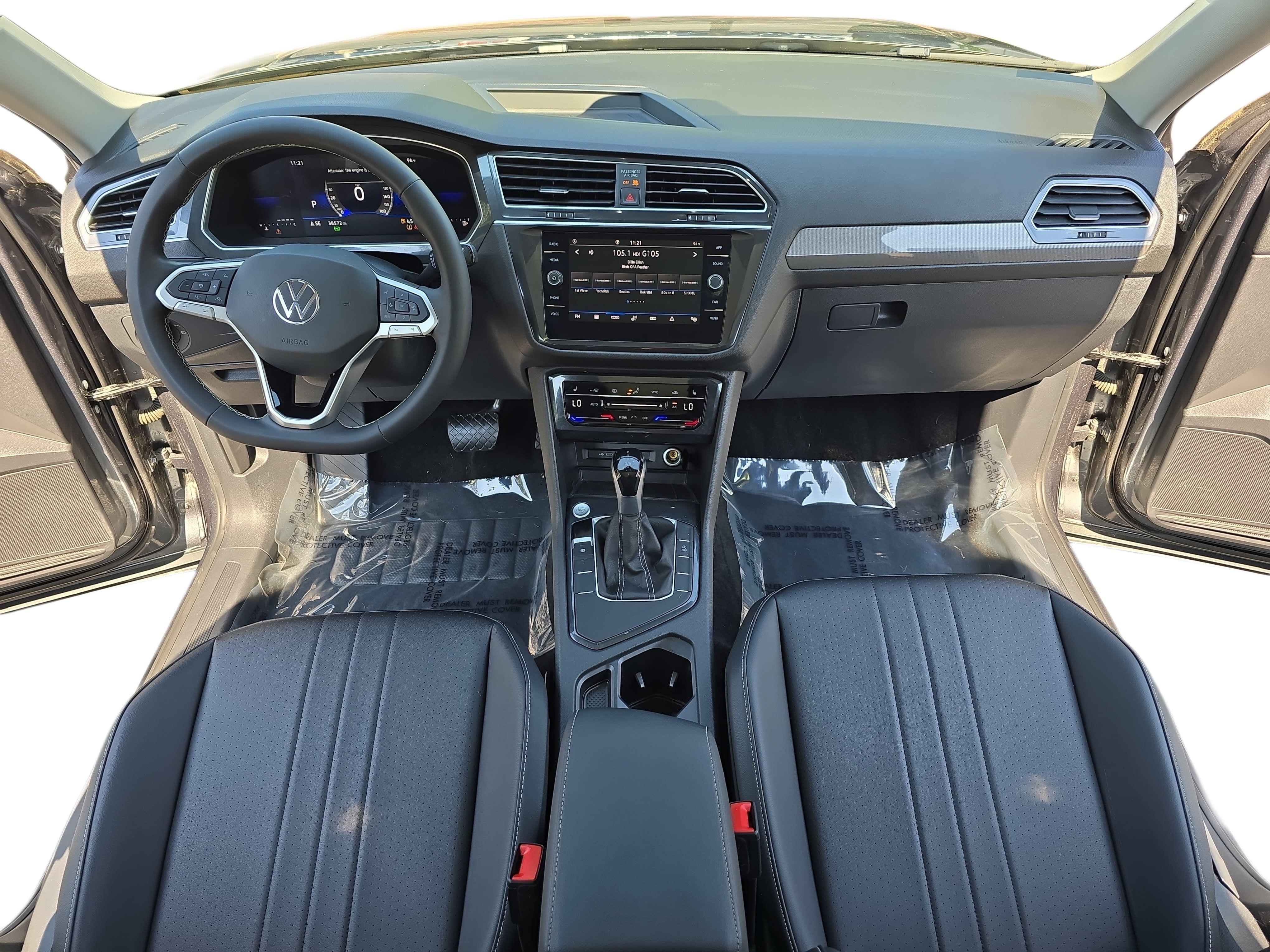 Certified 2024 Volkswagen Tiguan SE FWD image 9