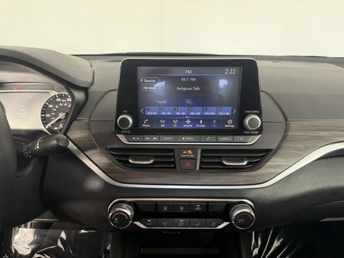 Used 2025 Nissan Altima 2.5 SV FWD image 18