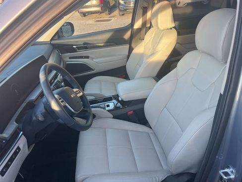 Used 2025 Kia Telluride SX w/ SX Captain's Chair Package AWD/4WD image 11