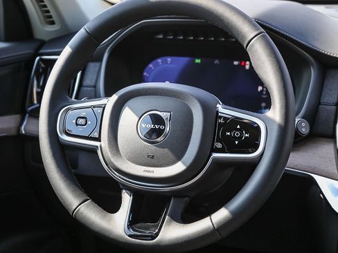 Used 2025 Volvo XC90 B6 Plus w/ Protection Package Premier AWD/4WD image 17