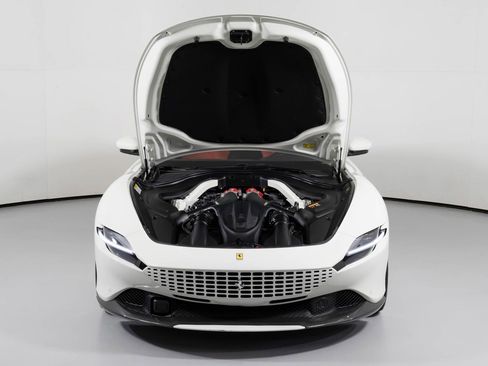 Used 2022 Ferrari Roma image 8