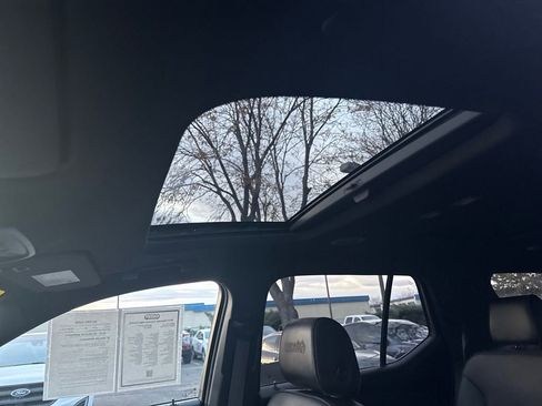 Used 2023 Chevrolet Traverse High Country image 27