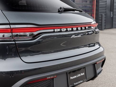 Certified 2026 Porsche Macan AWD/4WD image 12