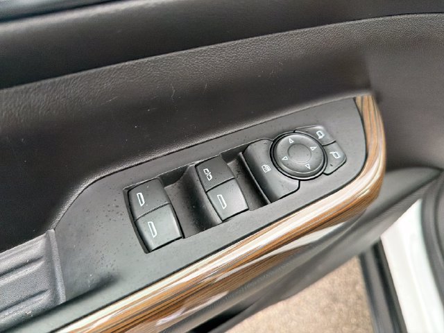 Used 2023 GMC Acadia SLE w/ Driver Convenience Package FWD image 16