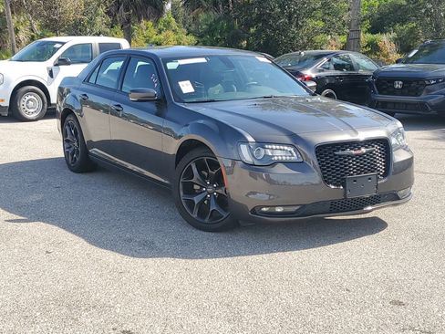 Used 2023 Chrysler 300 S image 32