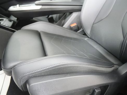 Certified 2025 BMW X2 xDrive28i w/ Premium Package image 9