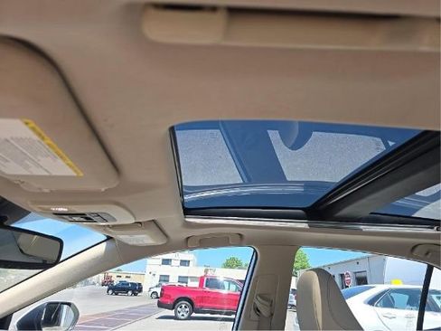 Used 2019 Toyota Camry XLE w/ Navigation Package FWD image 9