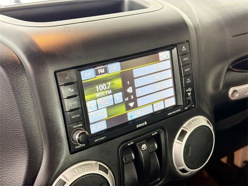 Used 2016 Jeep Wrangler Rubicon w/ Dual Top Group image 15