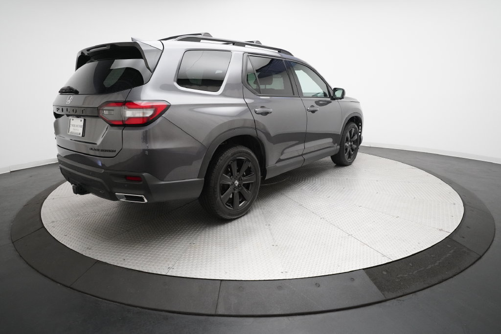 Certified 2025 Honda Pilot Black Edition image 36