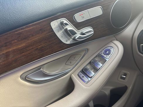 Used 2022 Mercedes-Benz GLC 300 GLC 300 image 26