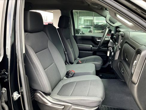 Used 2023 Chevrolet Silverado 2500 Custom w/ Custom Value Package image 11