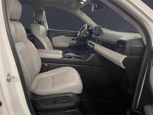 Certified 2024 Honda Pilot Touring image 15