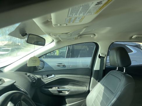 Used 2017 Ford Escape SE w/ SE Leather Comfort Package FWD image 10