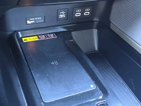 Used 2025 Toyota Camry SE image 23