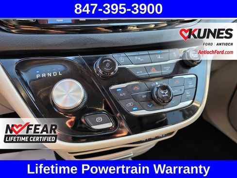 Used 2023 Chrysler Pacifica Touring-L FWD image 42