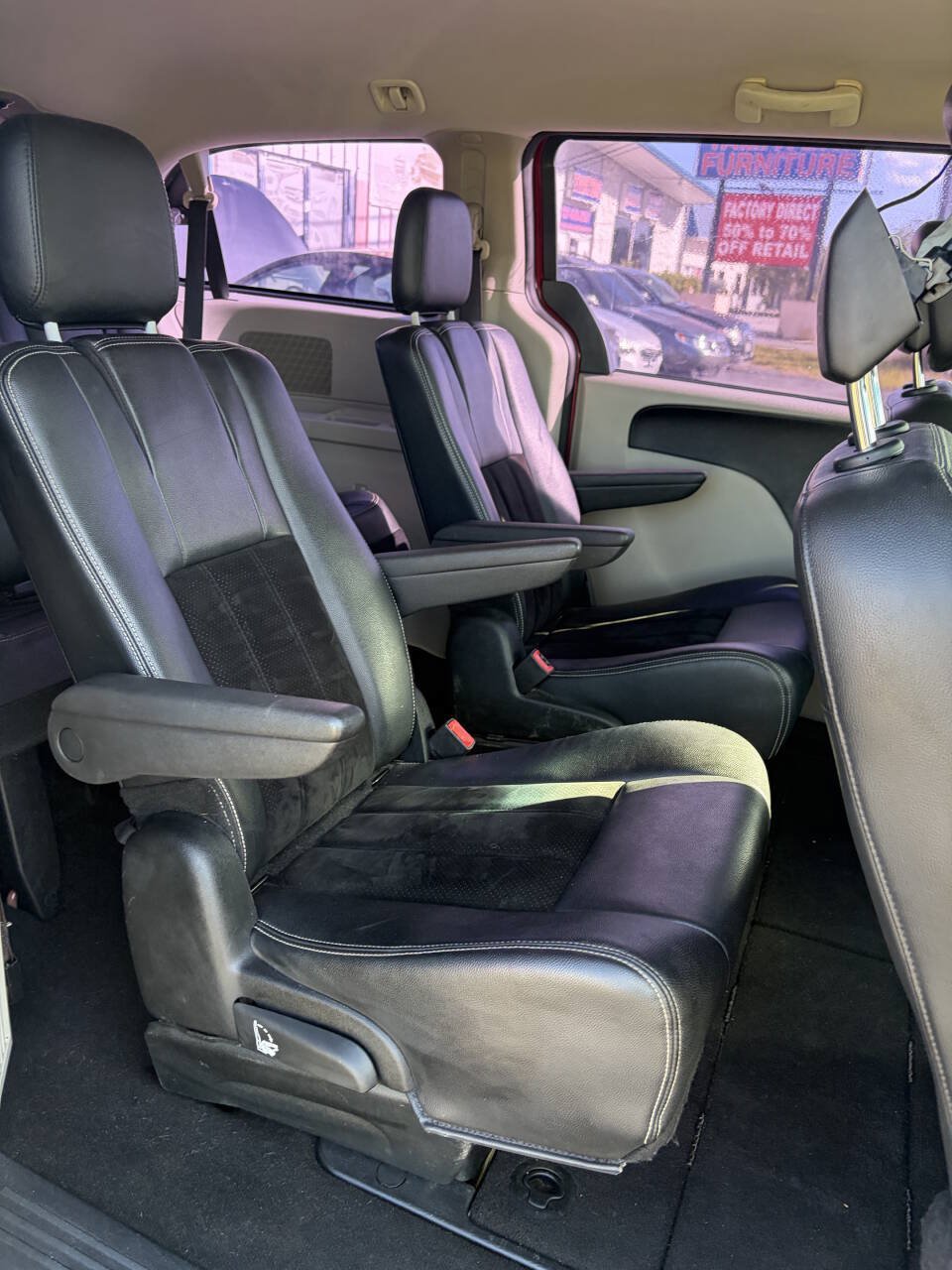 Used 2016 Dodge Grand Caravan American Value Package w/ UConnect Hands-Free Group FWD image 18