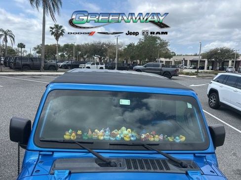 Used 2023 Jeep Gladiator Willys image 11