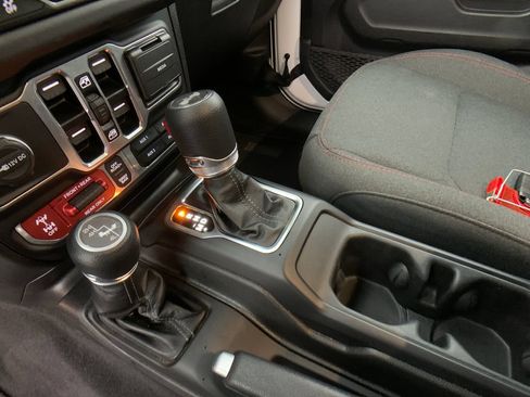 Used 2025 Jeep Wrangler Unlimited Rubicon AWD/4WD image 24