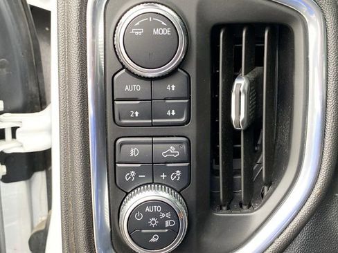 Used 2022 GMC Sierra 2500 AT4 w/ AT4 Premium Plus Package AWD/4WD image 17