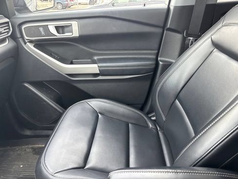 Used 2022 Ford Explorer XLT w/ Equipment Group 202A AWD/4WD image 15