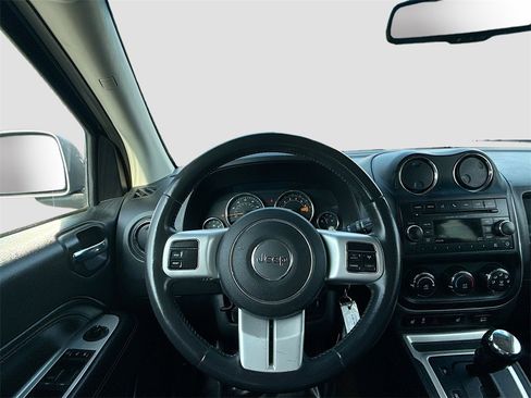 Used 2016 Jeep Compass Latitude image 10