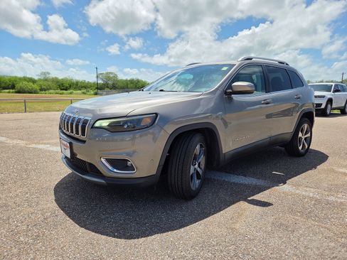 Used 2020 Jeep Cherokee Limited w/ Technology Group FWD image 3