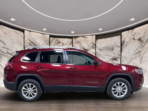 Used 2019 Jeep Cherokee Latitude w/ Cold Weather Group AWD/4WD image 8