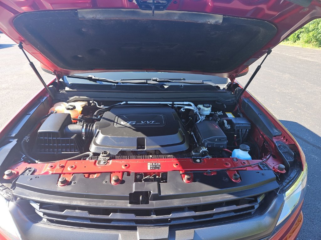 Used 2015 Chevrolet Colorado Z71 AWD/4WD image 2