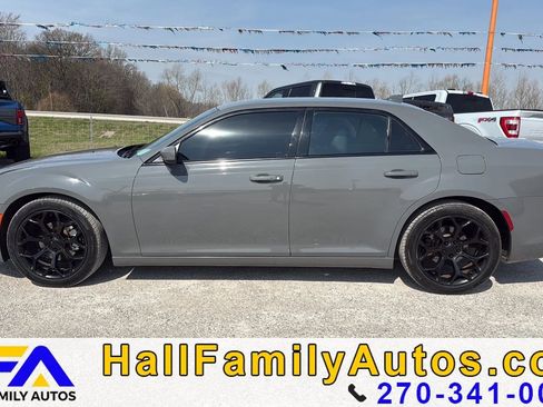 Used 2019 Chrysler 300 S RWD image 8