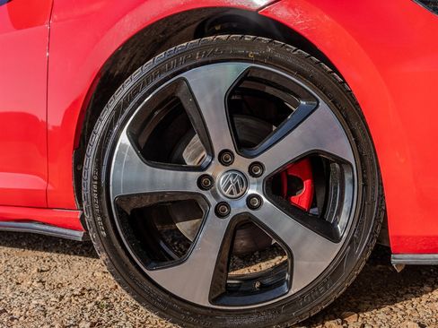 Used 2015 Volkswagen GTI SE FWD image 13