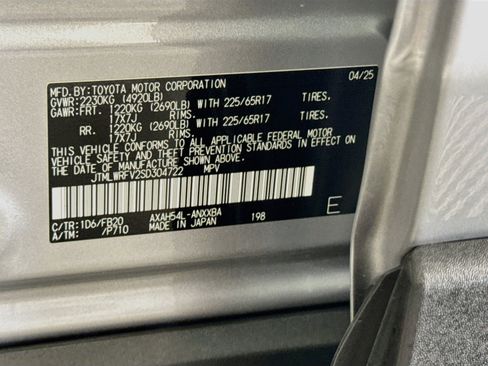Used 2025 Toyota RAV4 LE AWD/4WD image 39