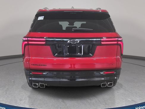 Used 2025 Chevrolet Traverse RS FWD image 7